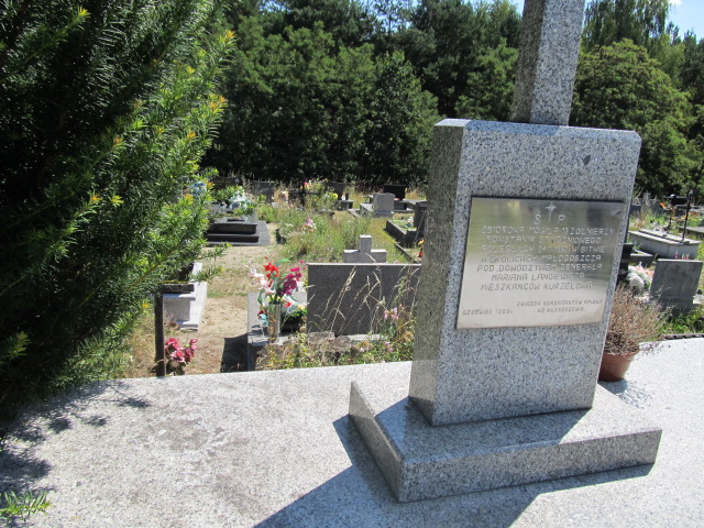  Pomnik Kurzelów - Grobonet - Wyszukiwarka osób pochowanych